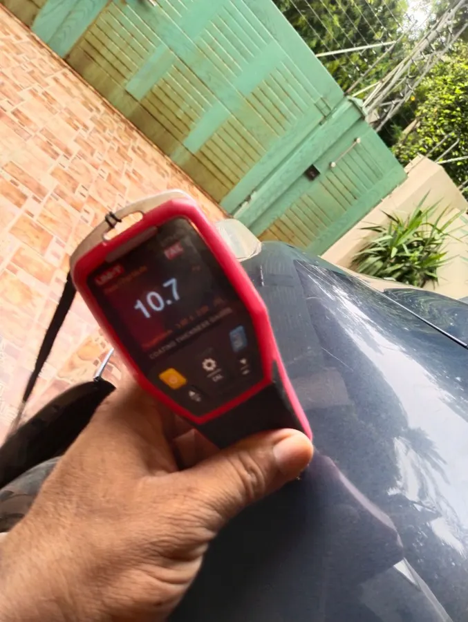 Paint thickness gauge reading 10.7 mils on the boot lid of the Toyota Corolla